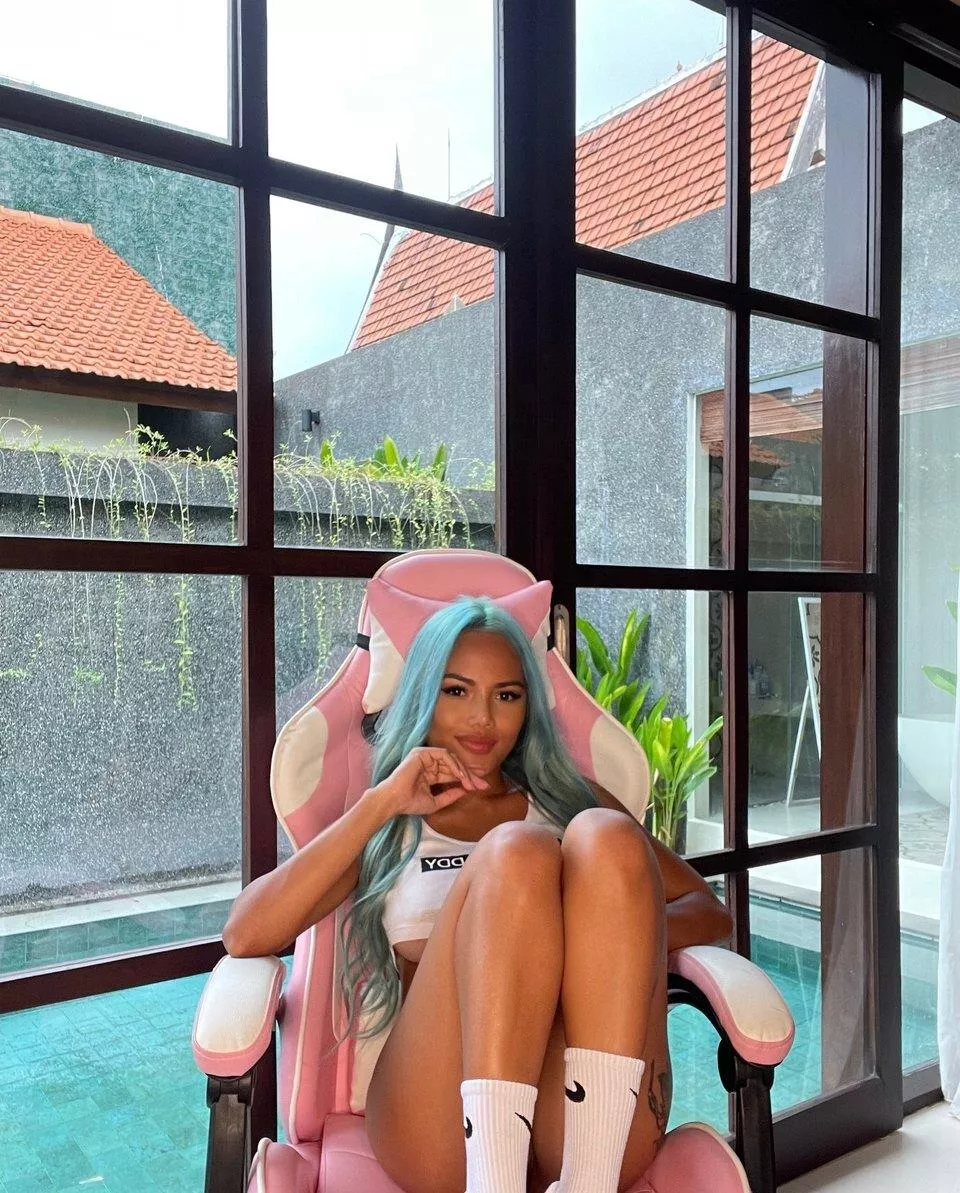 I’m waiting for you… cum eat! 😈