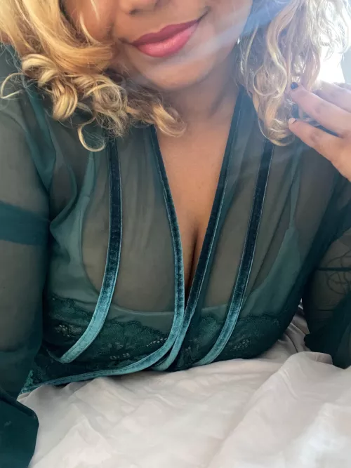 It’s always lingerie day 💦💚