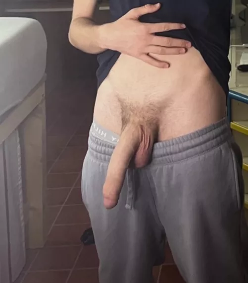 it’s officially sweatpants season 😏