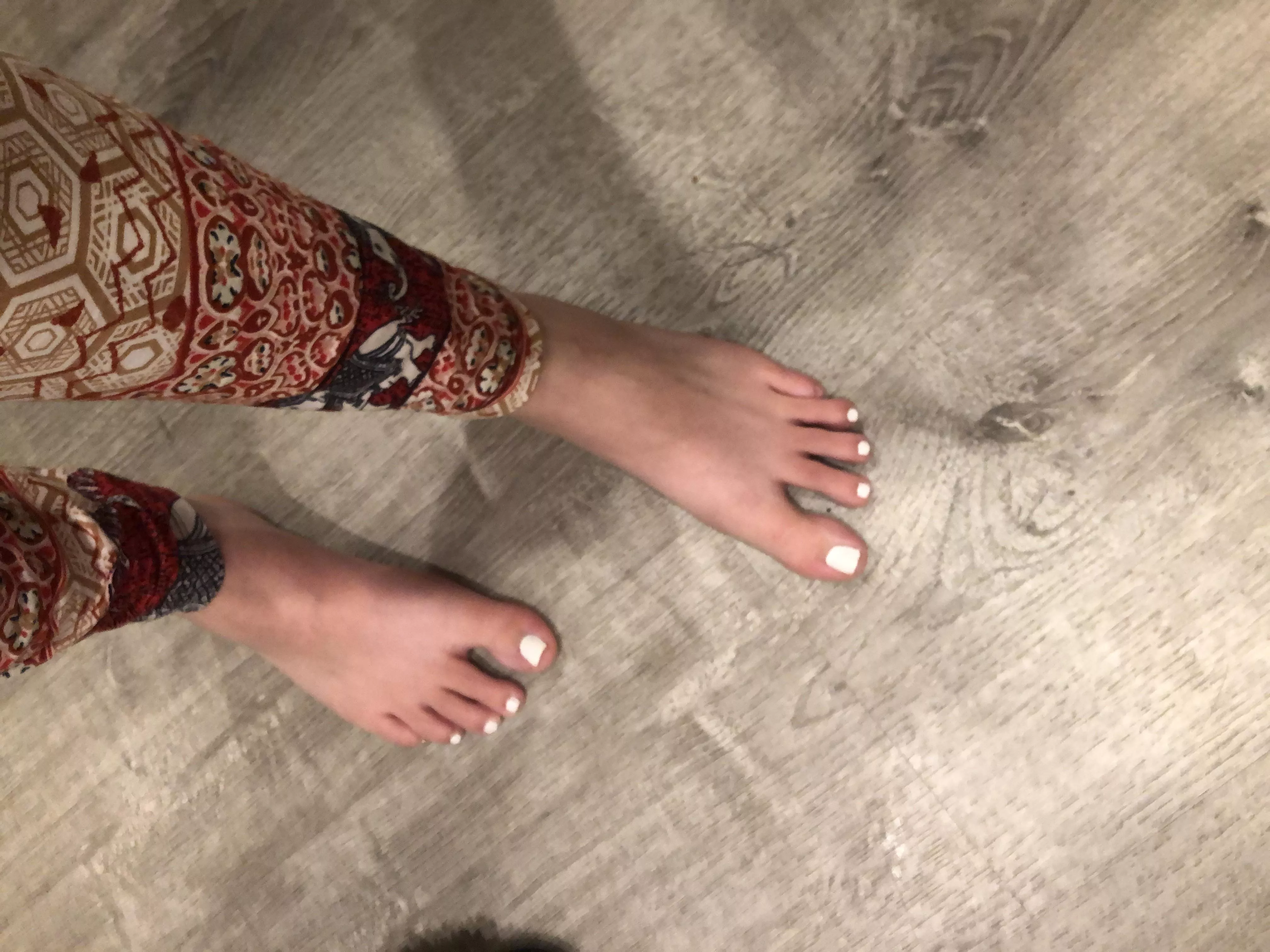 Kneel down and lick my toes😊