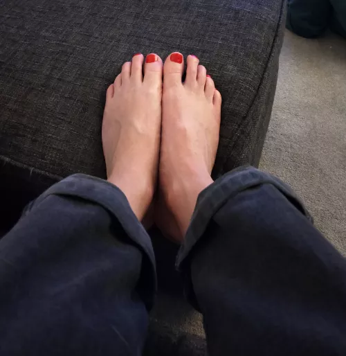 Love my red little toes 🥰