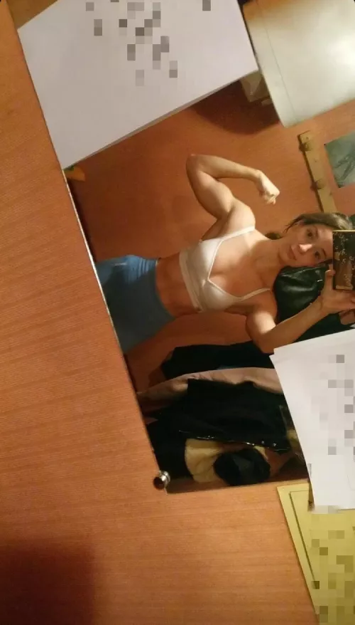Mirror selfie after gym what do you think ? (F26)