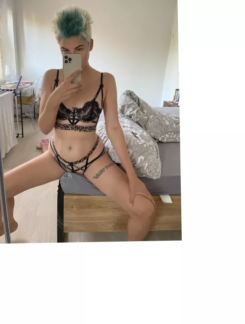 My boobs feel better naked ??