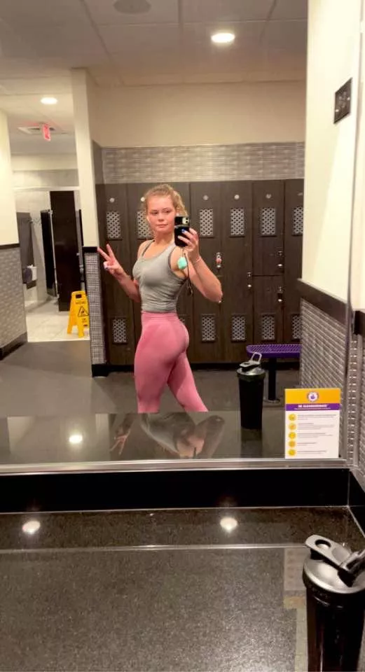 Need 5 people to rate my wifes gym pics