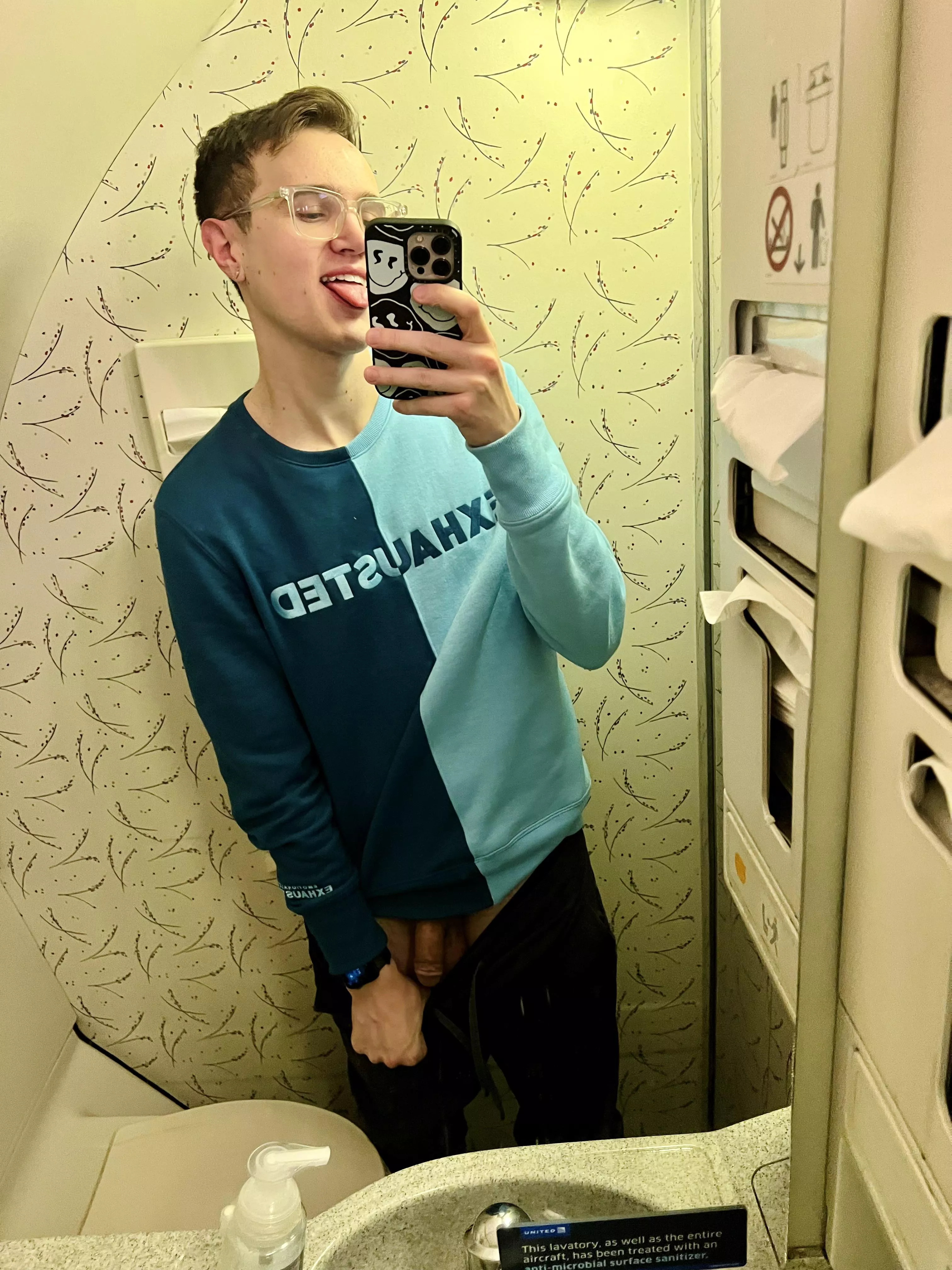 Obligatory twink lavatory selfie