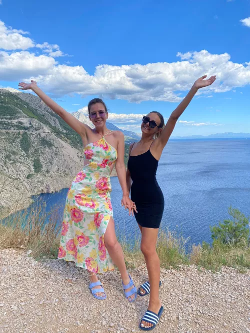 One of these two is my girlfriend. Pick the one you'd choose to be your girlfriend