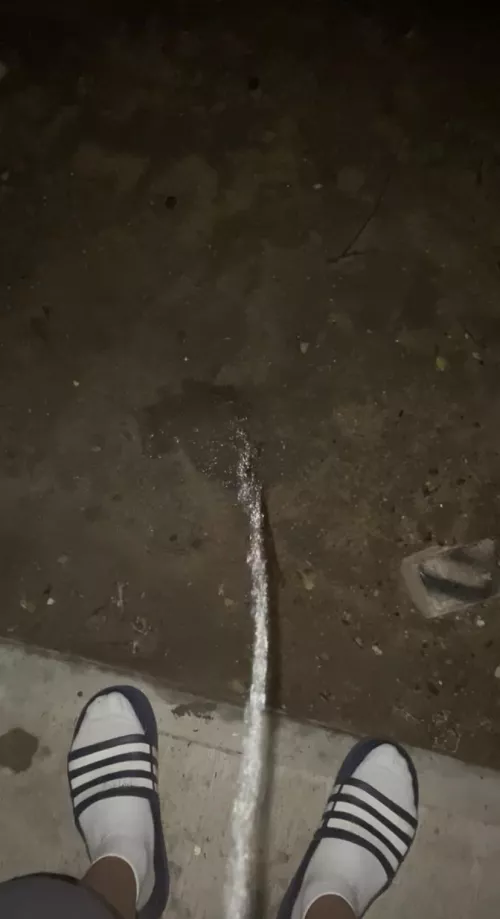 Outdoor pissin 🫠