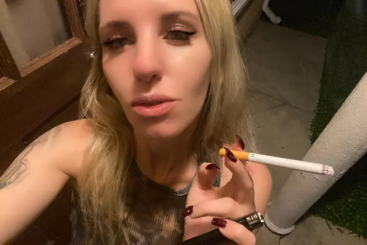 Outside for a late ⏰ one 🚬