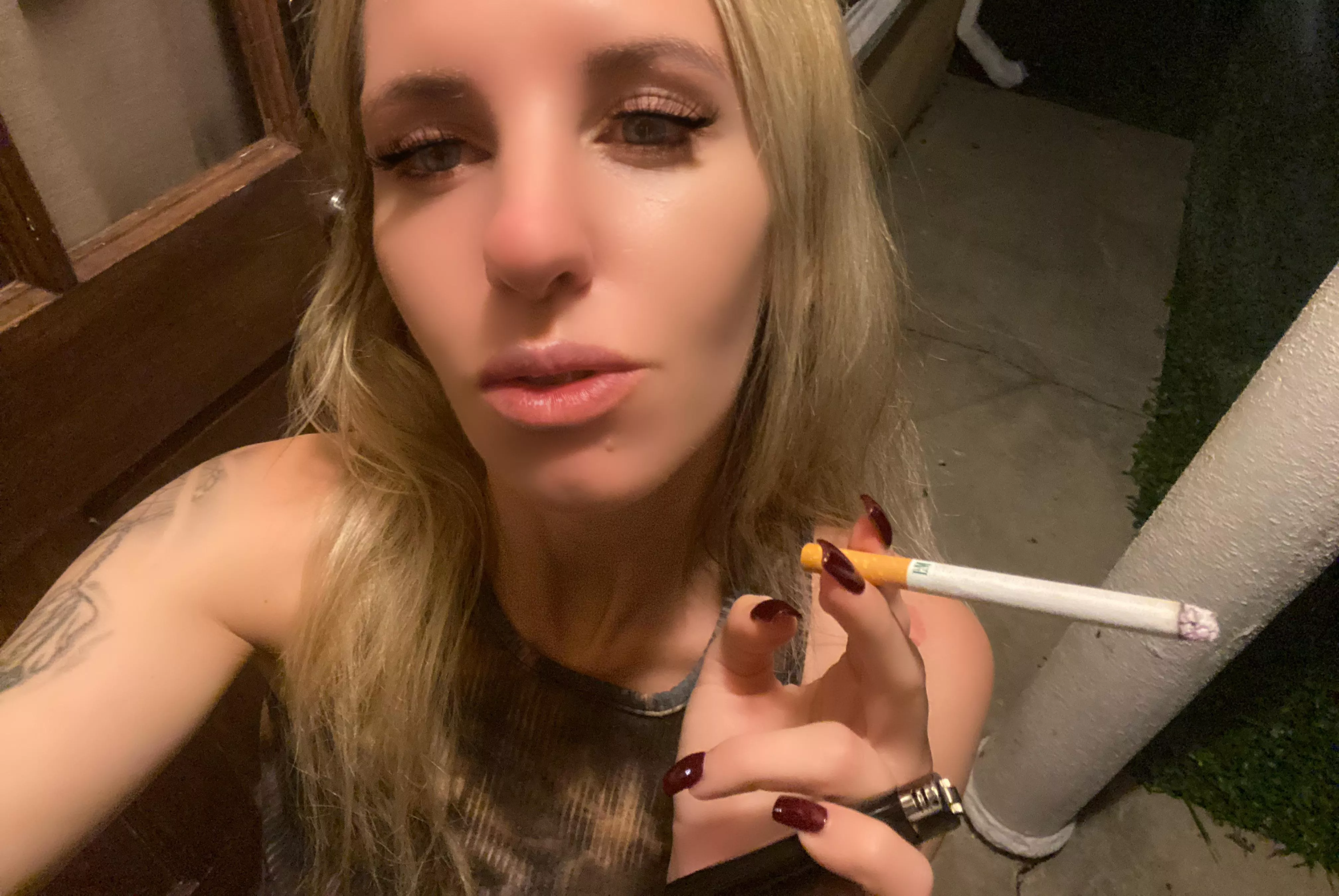 Outside for a late ⏰ one 🚬