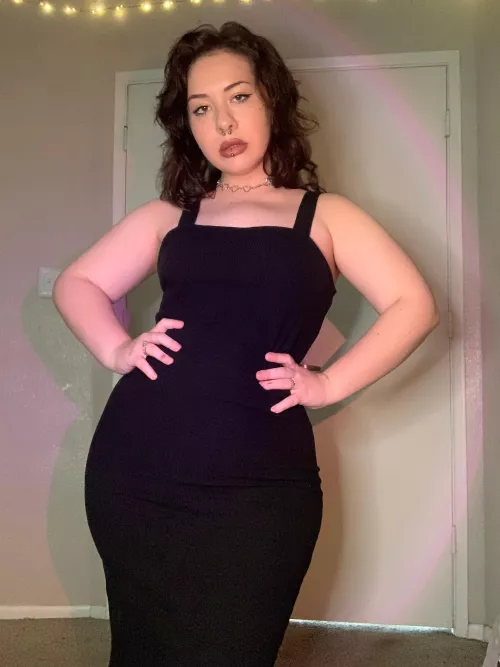 Please Subscribe to this short curvy cutie!