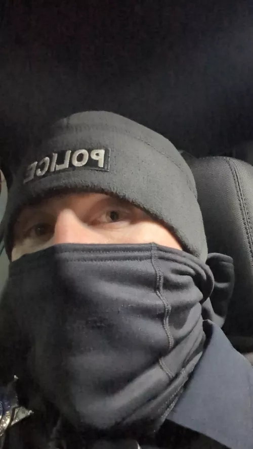 Roar. When is too cold for naughty pictures.