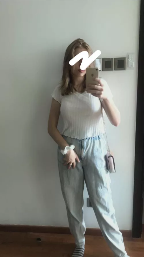 [selling] Weekly online girlfriend experience! My rate is 100-200 per week! Dm me