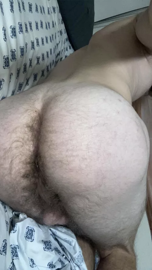 Someone hit me up my roommates are gone for the weekk