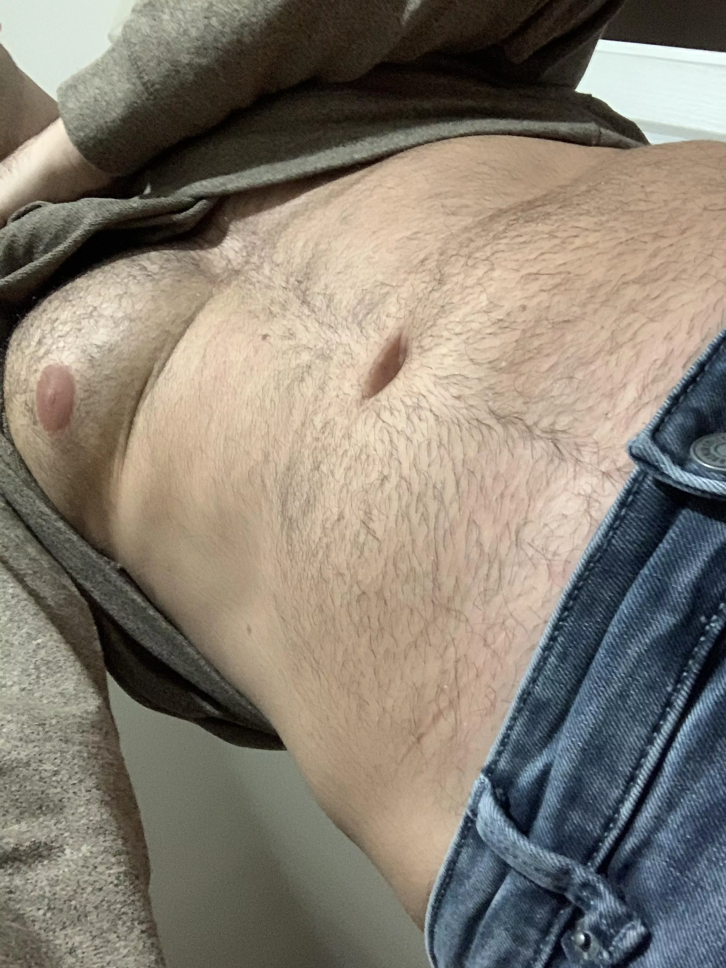 Suck my nipple 👅👅👅