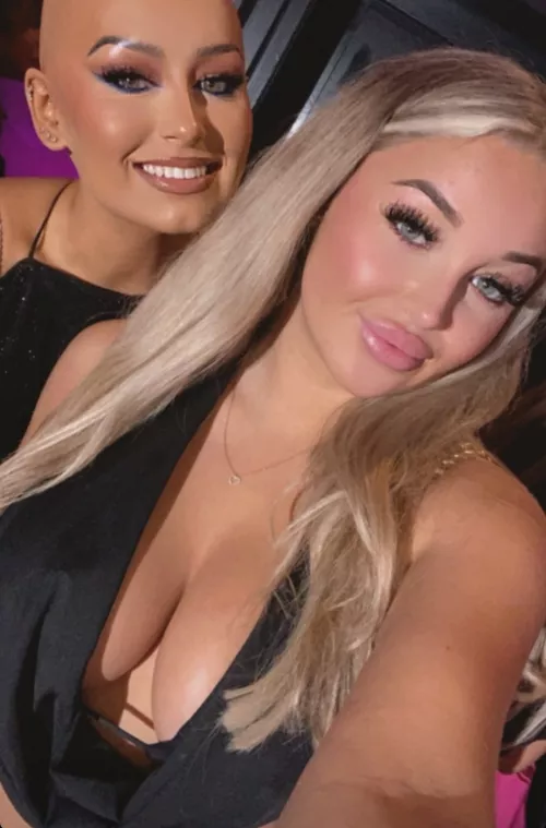 The perfect pair of golden globes 🤪