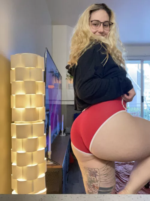 They almost don’t fit 🤭