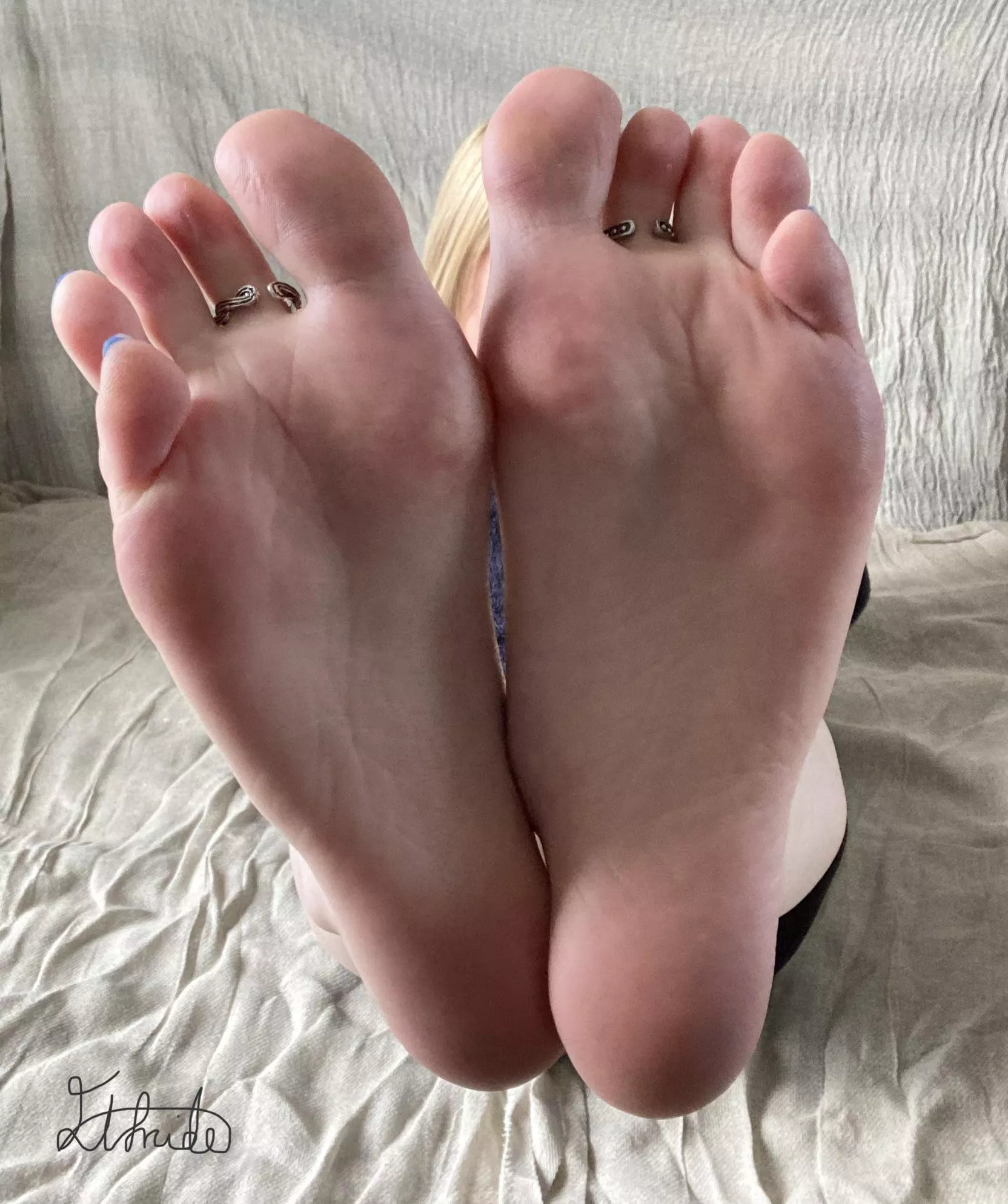 Toe rings look good from this angle, like my pink soles?