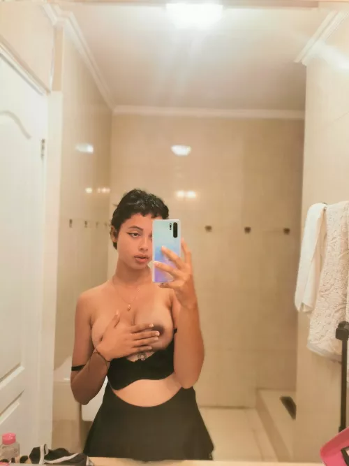 Wanna feel your tongue right there