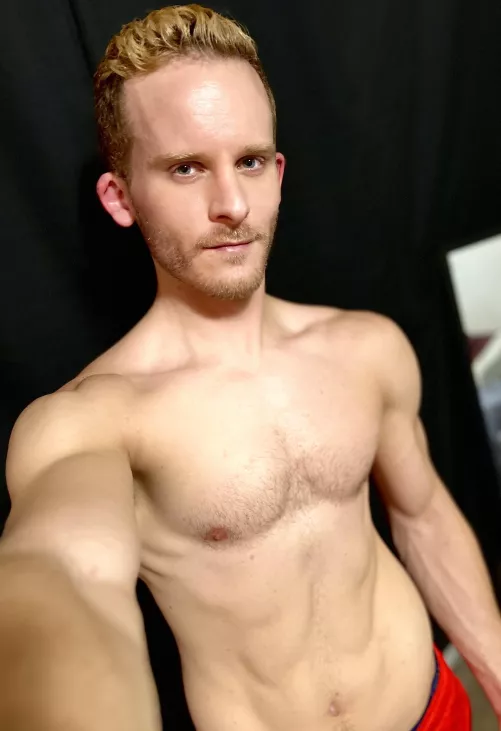 Was told I only got upvotes because of muscles so here’s a totally normal selfie 🤣