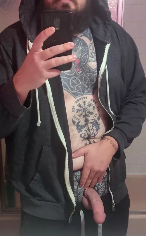 who likes their chubby guys tattooed?