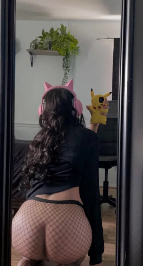 Wish a jockish muscular man would bend me over and make it clap 😫 to bad they don’t like femboys 🥺