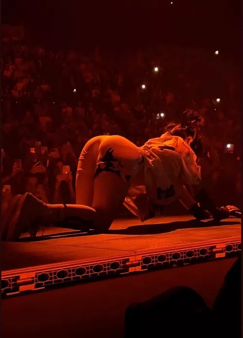 Would love some help rubbing one out to Billie eilish~