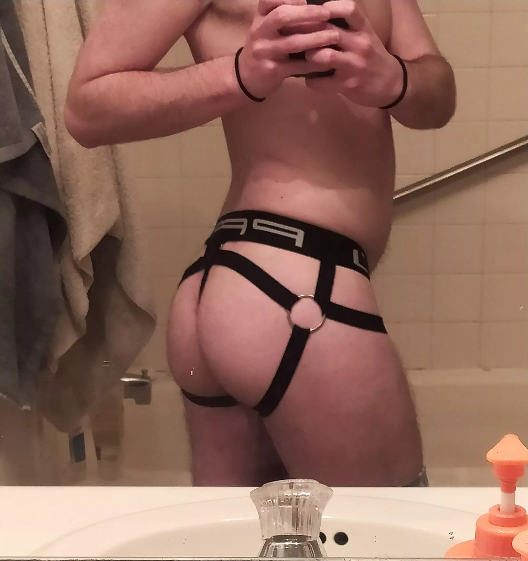 Would these be consider a jock strap?🤔🤷‍♂️