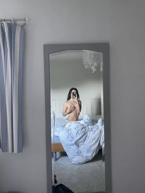 Young and hot sissy slut here ✌🏼💗 I do customs, dick rates, self facials, cumplay, deepthroats, fashion and way more…🤭