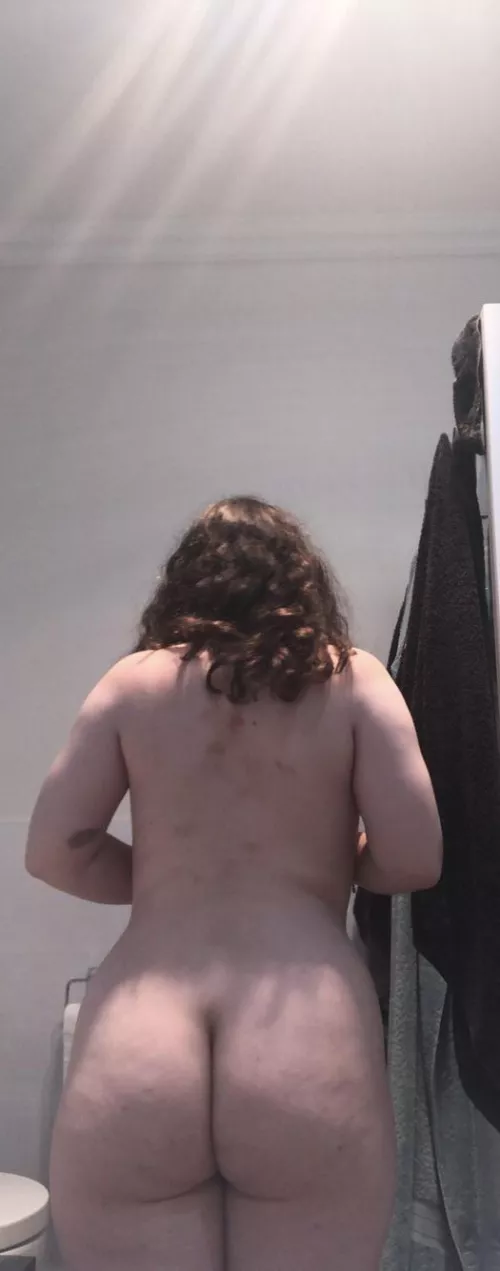 19f, 68kg, 153cm — a normal, unposed shot of my butt :”)