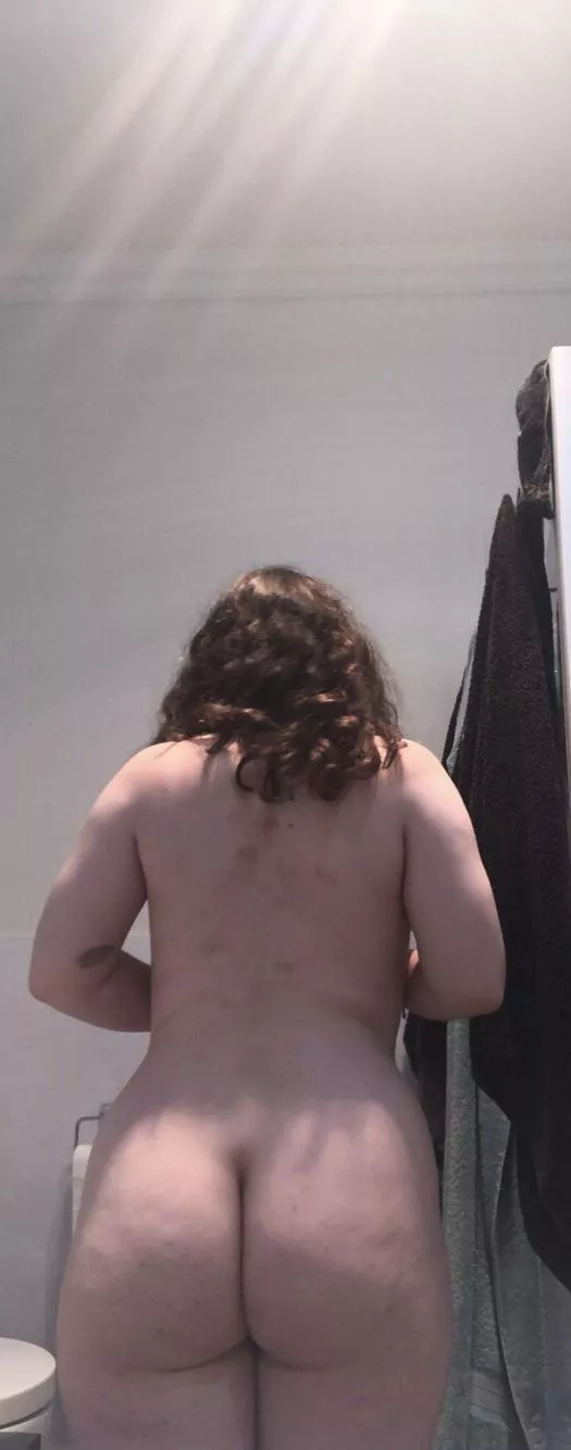 19f, 68kg, 153cm — a normal, unposed shot of my butt :”)