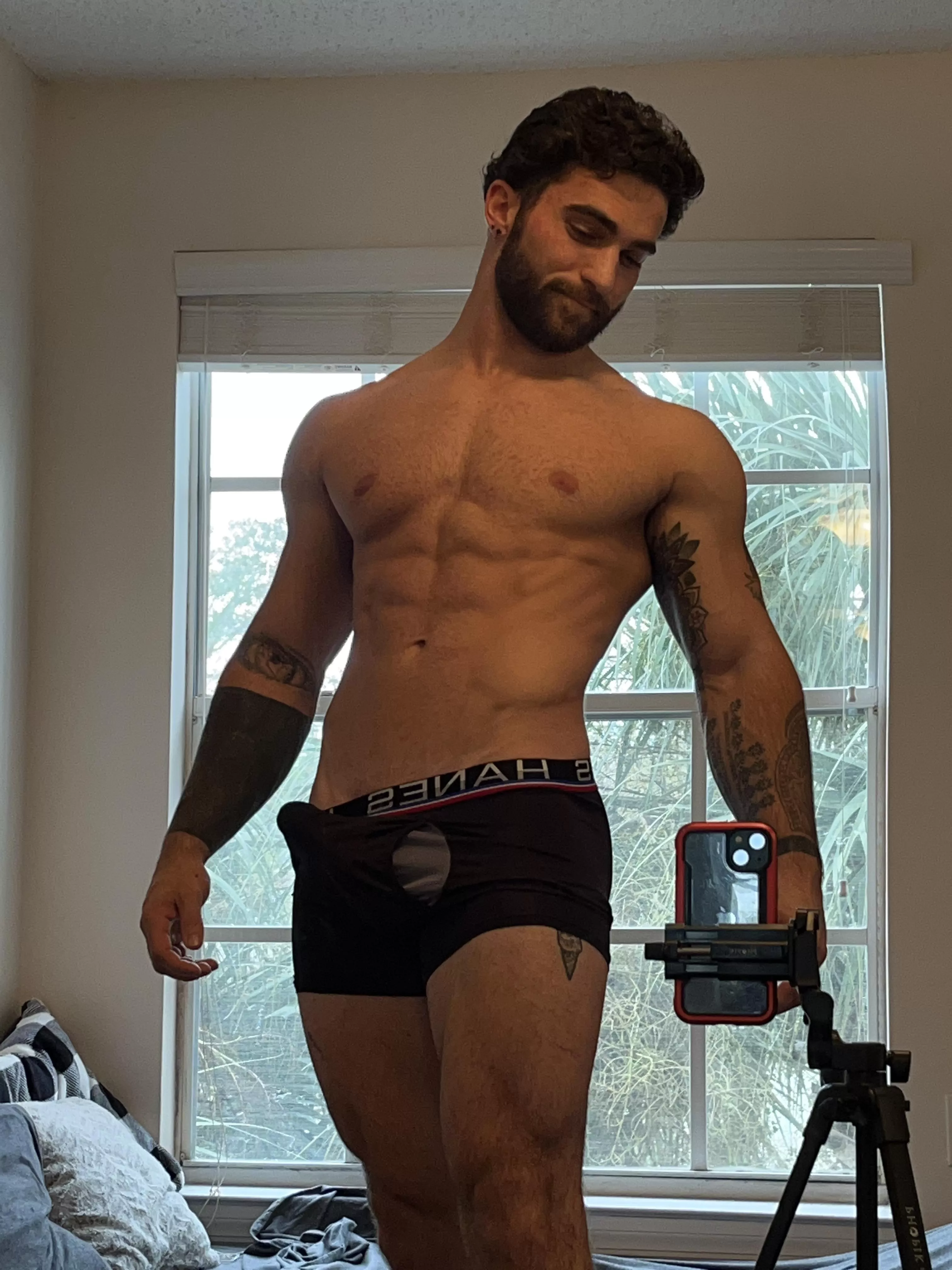 (24) Who’s going to help me prepare the stuffing tomorrow 😜