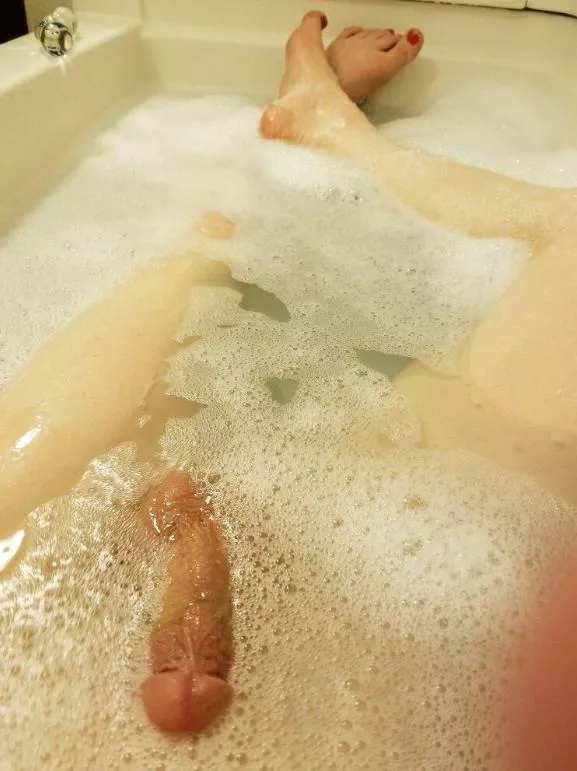 bath time is always fun!🌈🍆💦