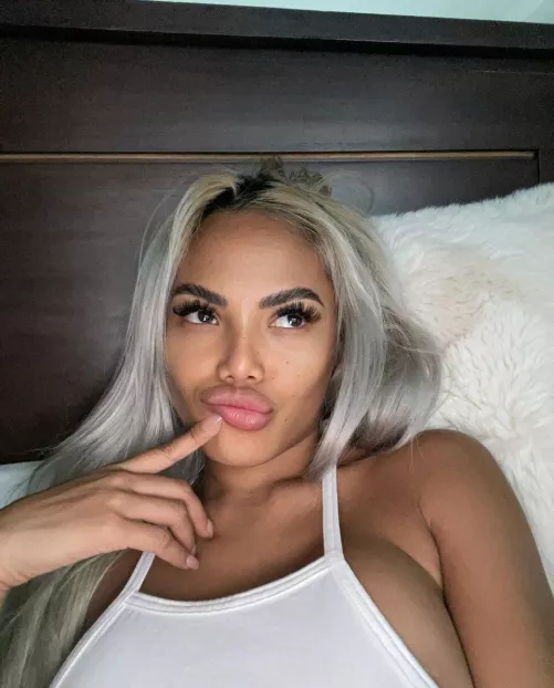 Booty or boobie? Which one do you prefer?🤔