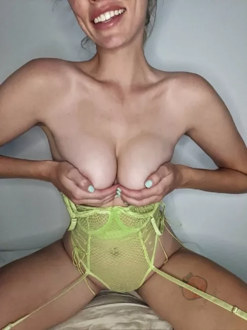 cum on my tits makes me happy. can you make me happy? 😇🙊