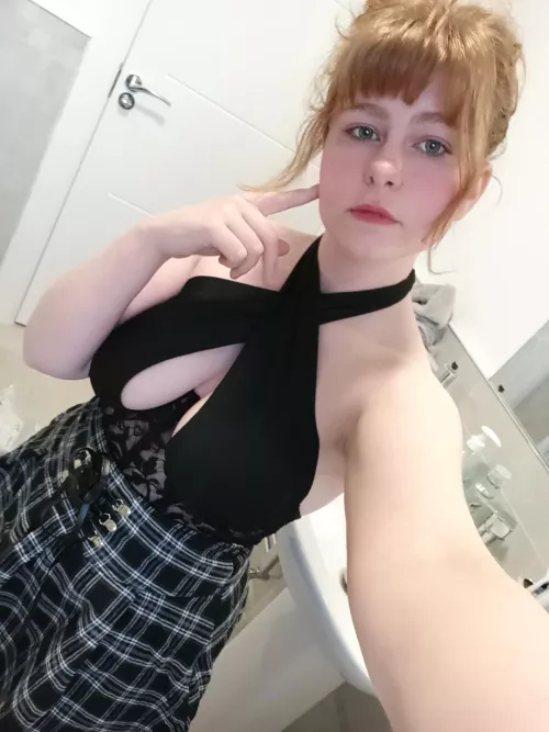 Do you like my top? 🥰