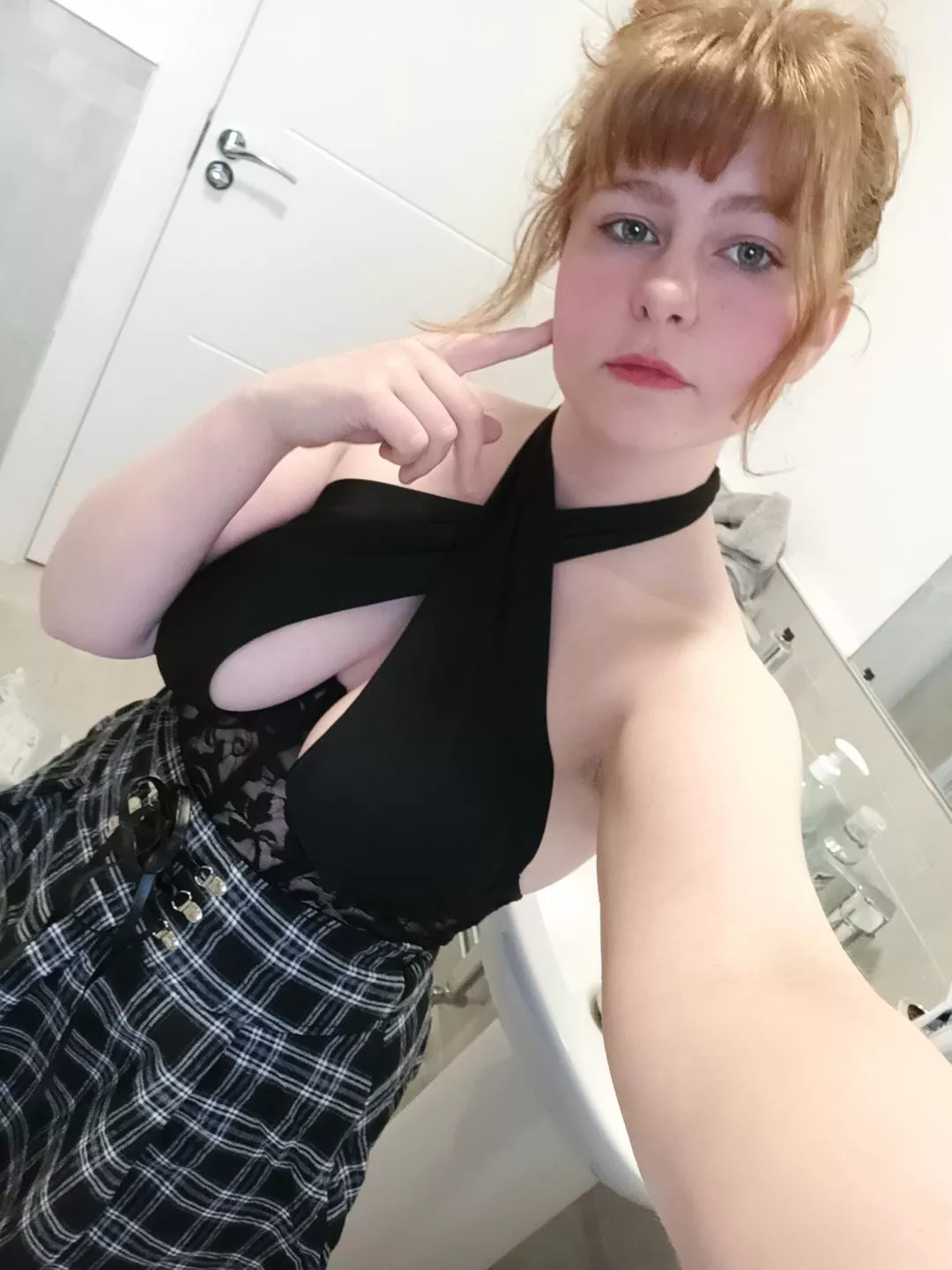 Do you like my top? 🥰