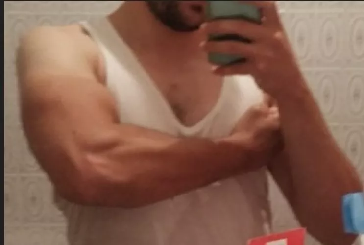 Do you want me to grab you with my strong forearms? 😈💪🏻