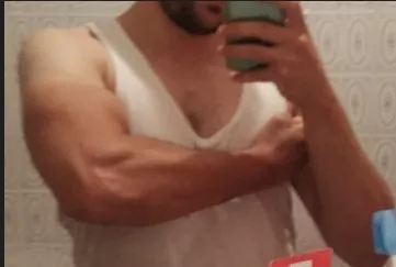 Do you want me to grab you with my strong forearms? 😈💪🏻