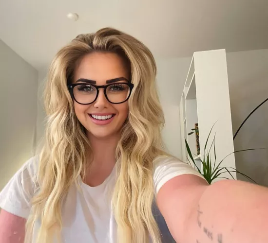 Do you want to join me and help me cum?