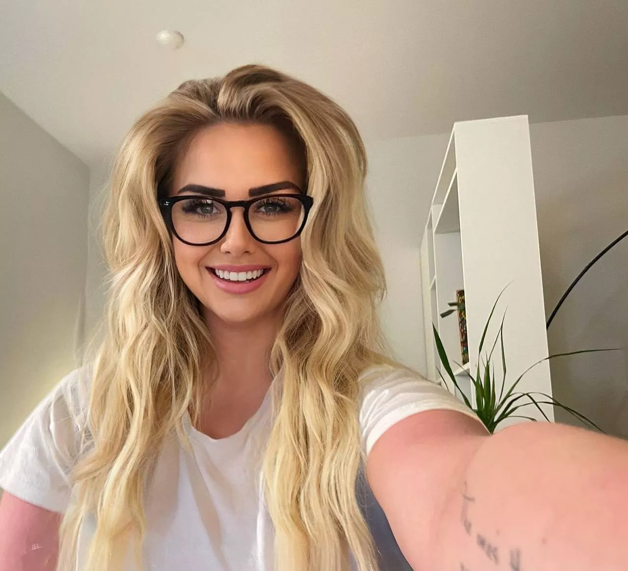 Do you want to join me and help me cum?