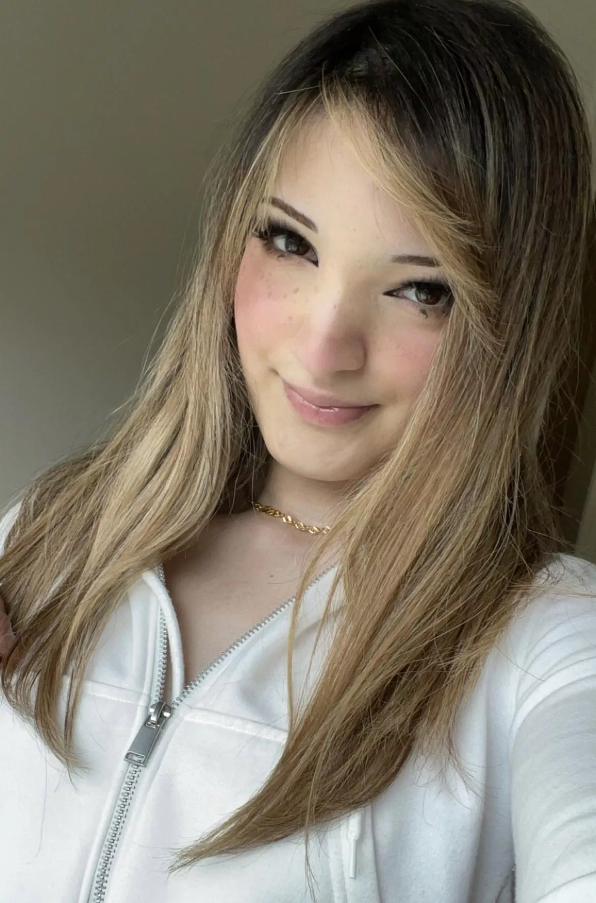 Does anyone like this makeup? 🌸