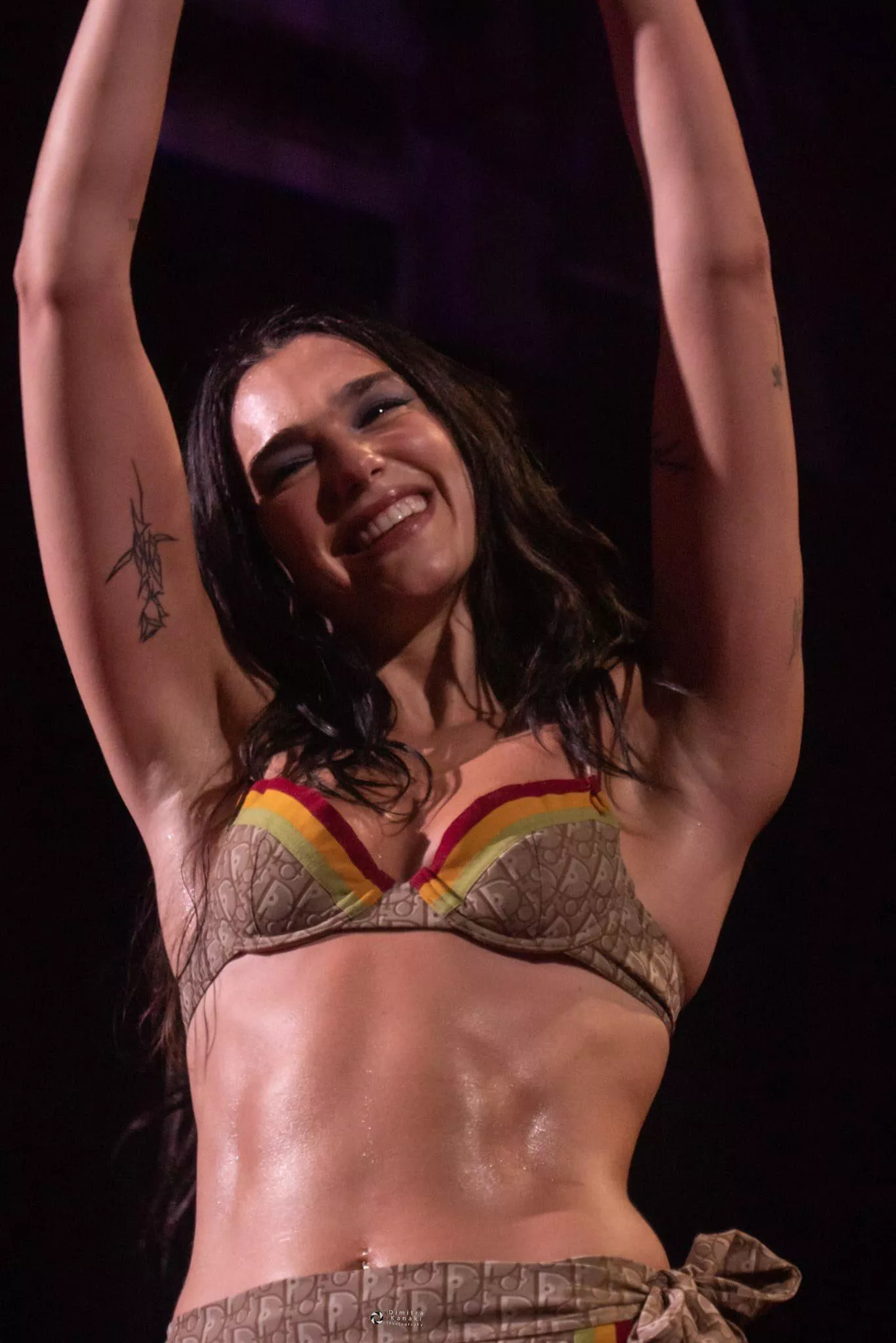 Dua shining abs 🤤