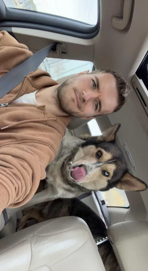 Excuse the hat hair. Anyone cute, nice Midwestern guys around? 😅