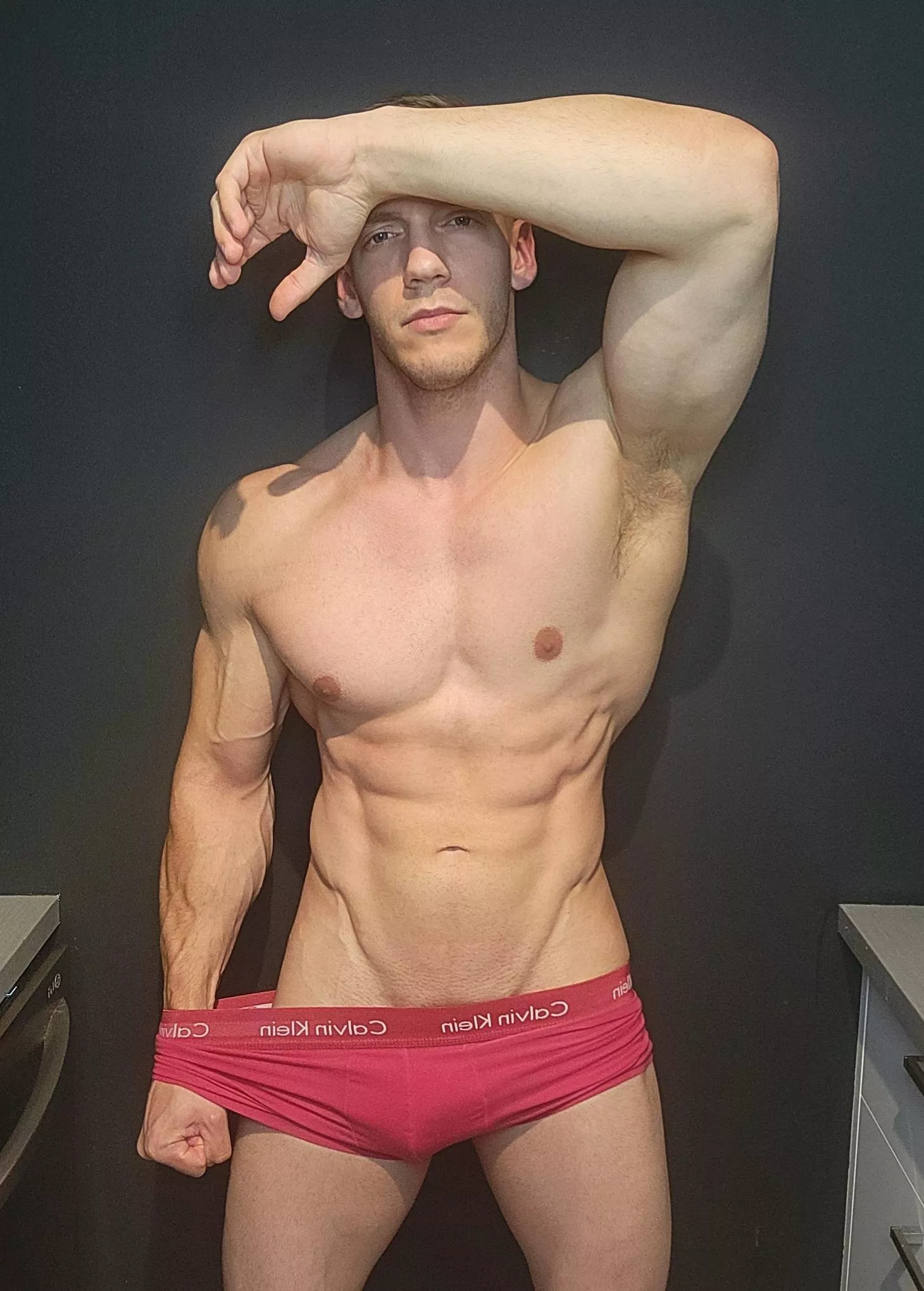 Get your ass over here! Daddy wants to have some fun 😈..