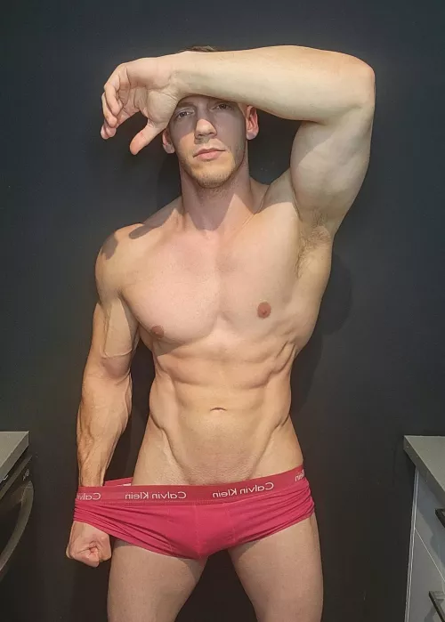 Get your ass over here! Daddy wants to have some fun 😈..