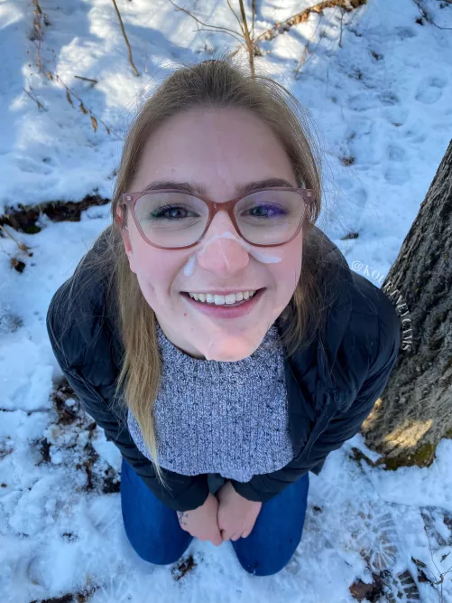 Getting covered in cum outside in the snow is so refreshing 😍