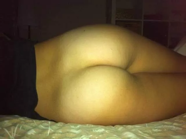 Gf 20. Looking for older pervy men 40+ to share and chat about her