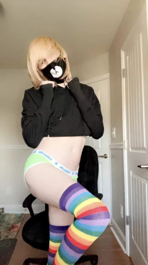 Good morning, I’m hella gay :3