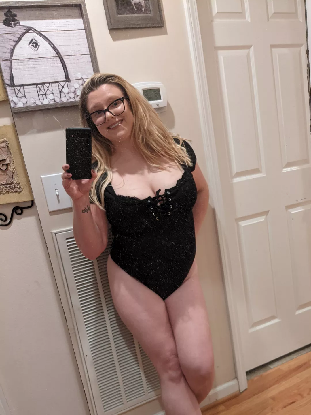 happy full body mirror pic