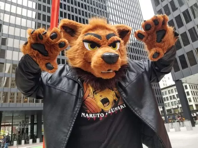 Hello furries! I share my first post by showing off my wereeolf sona redbone! He gives great big hugs!